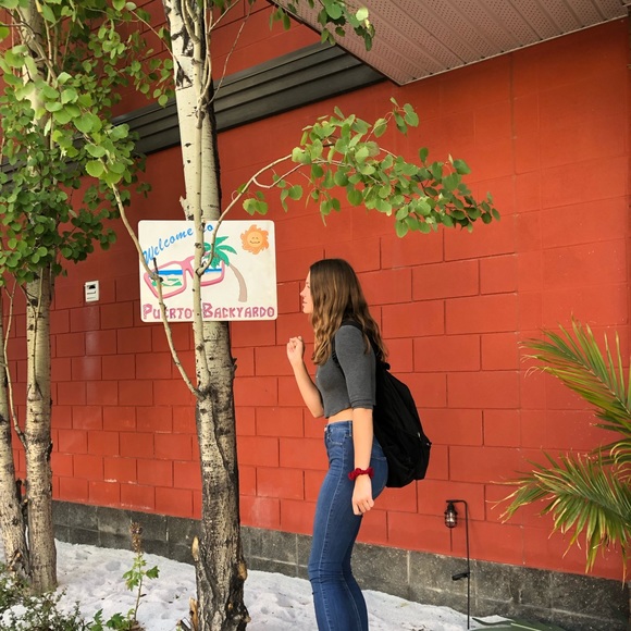 Meet your Posher, Mercedes - Picture 1 of 1